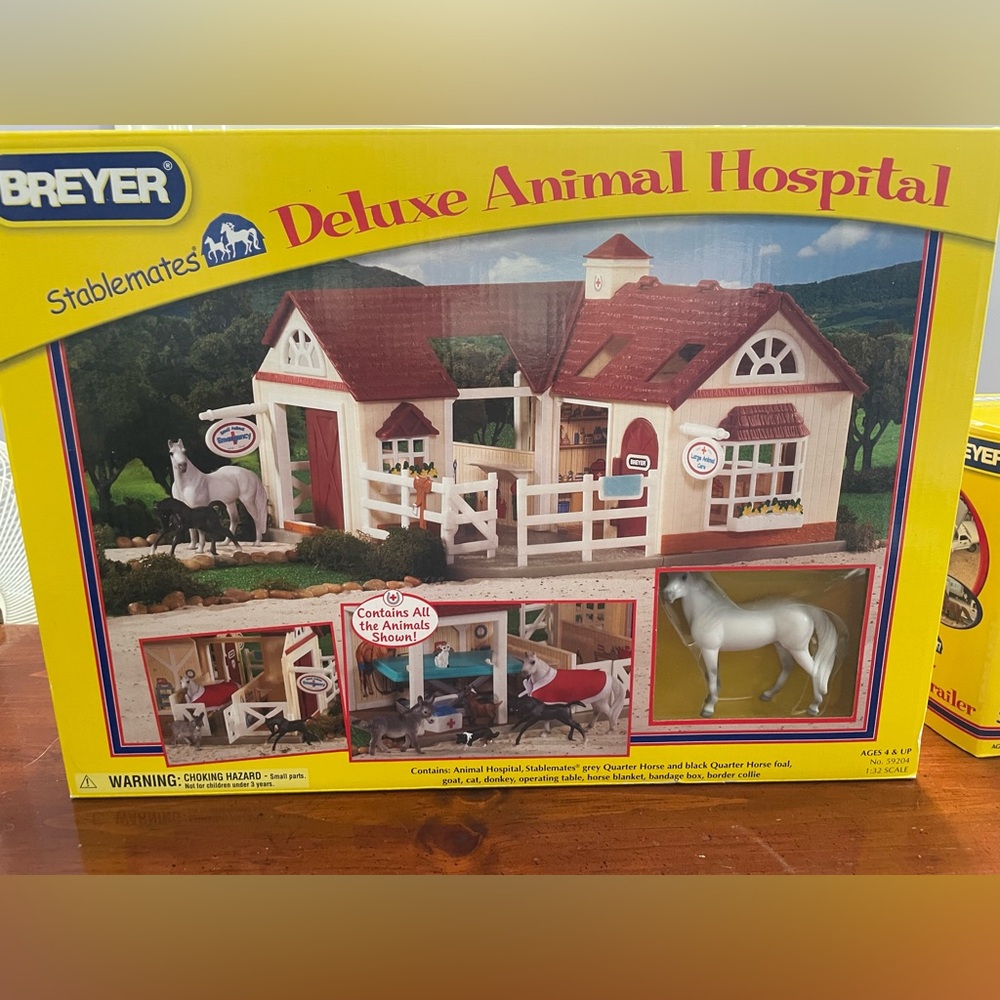 Breyer Deluxe Animal Hospital Playset